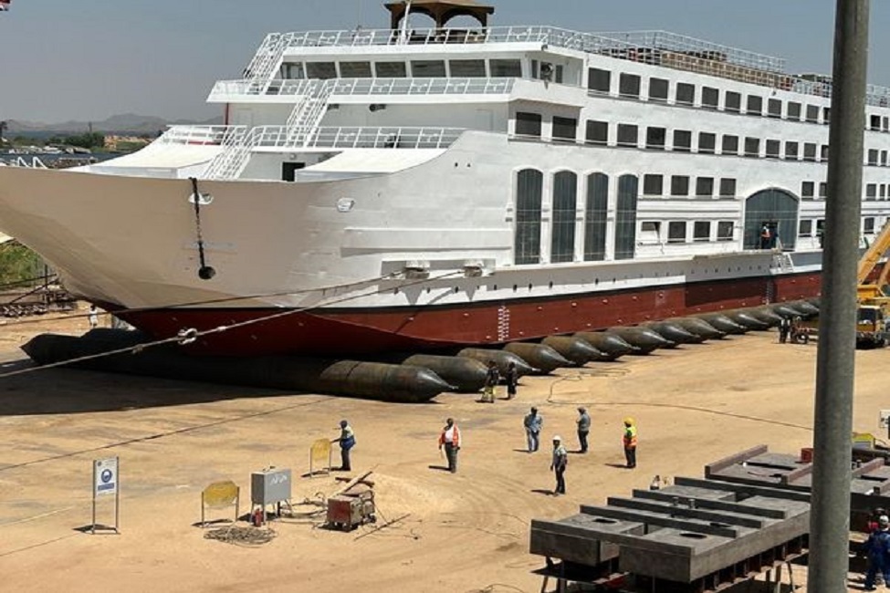 Landing of Queen Abu Simbel Floating Hotel using airbags